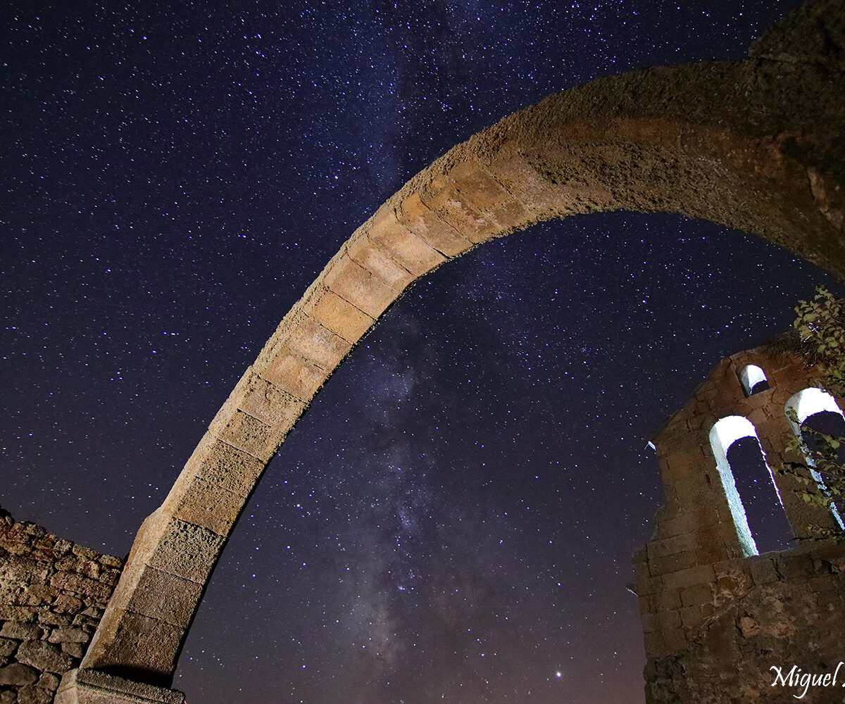 El Corcho Iglesia abandonada