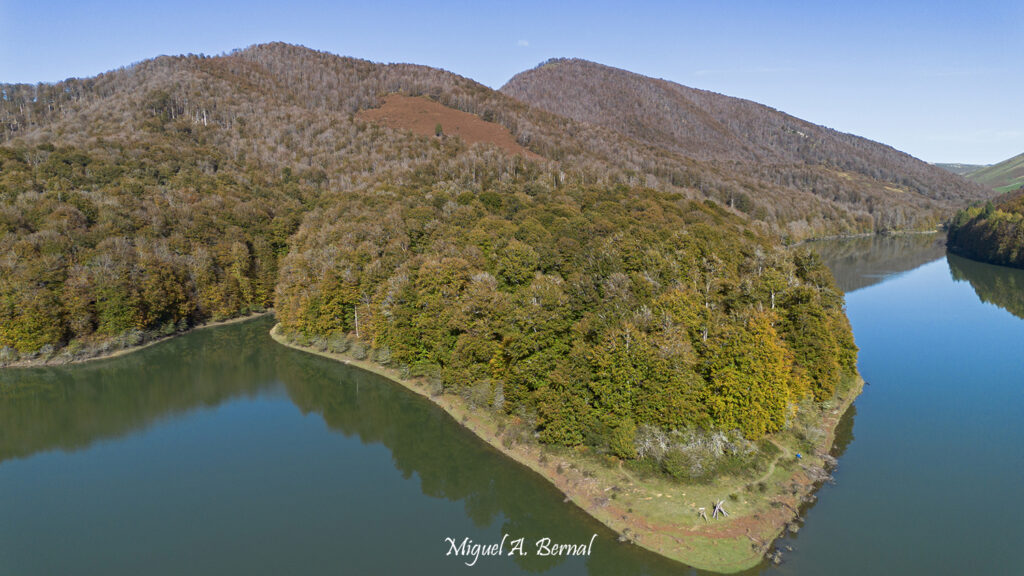 Embalse Irabia en Otoño