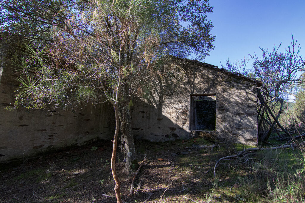 Pueblo abandonado Martinebrón Salamanca